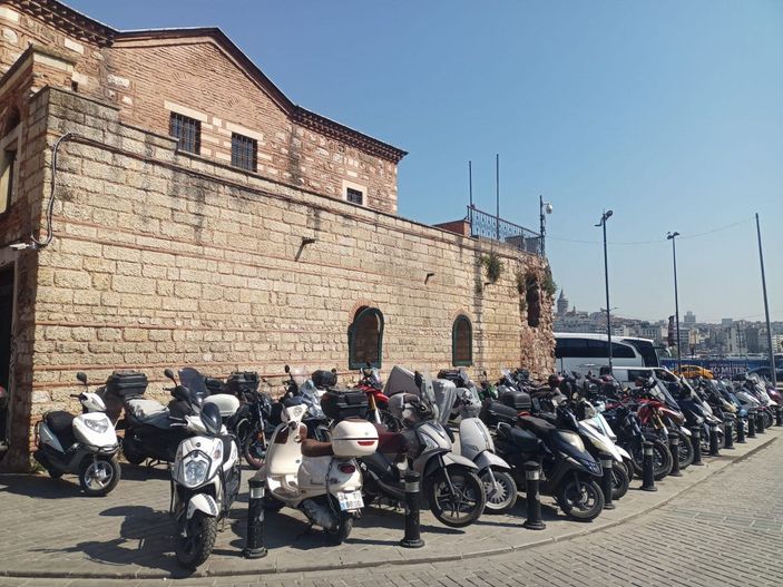 Tarihi meydan motosiklet parkına döndü   -1