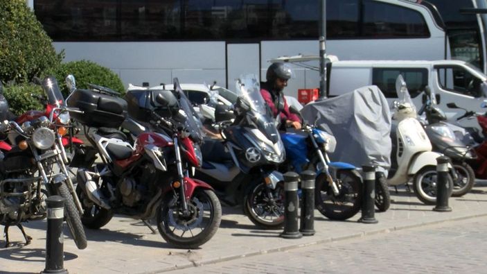 Tarihi meydan motosiklet parkına döndü   -8