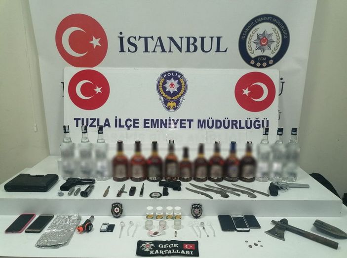 Denetime takılan araçta her çeşit suç malzemesinden çıktı -7