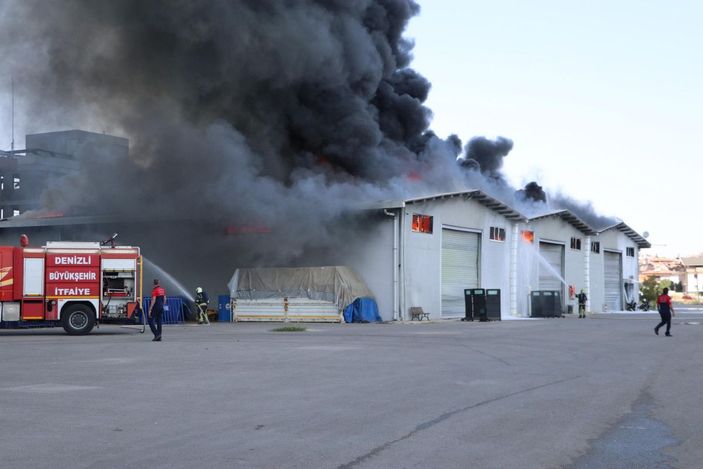 Denizli Emniyet Müdürlüğü'nün lojistik deposunda yangın -6