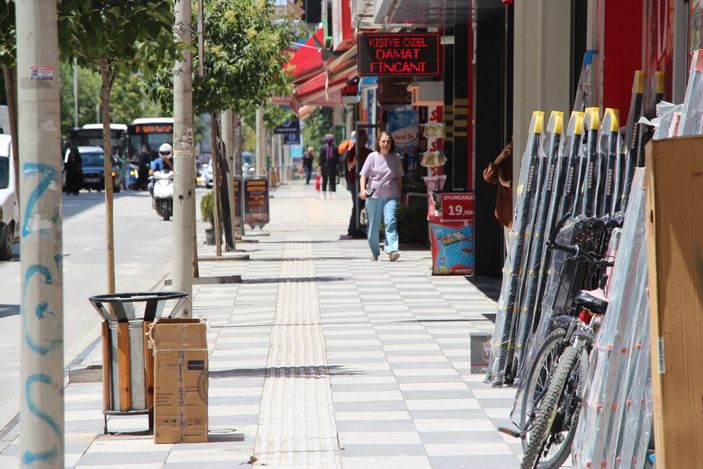 Elazığ'da hava sıcaklığı 39 dereceyi gördü, cadde ve sokaklar boş kaldı -4