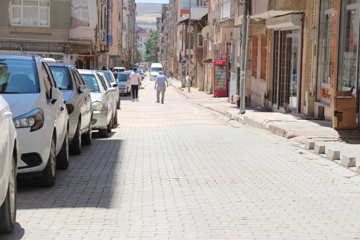 Elazığ'da hava sıcaklığı 39 dereceyi gördü, cadde ve sokaklar boş kaldı -2