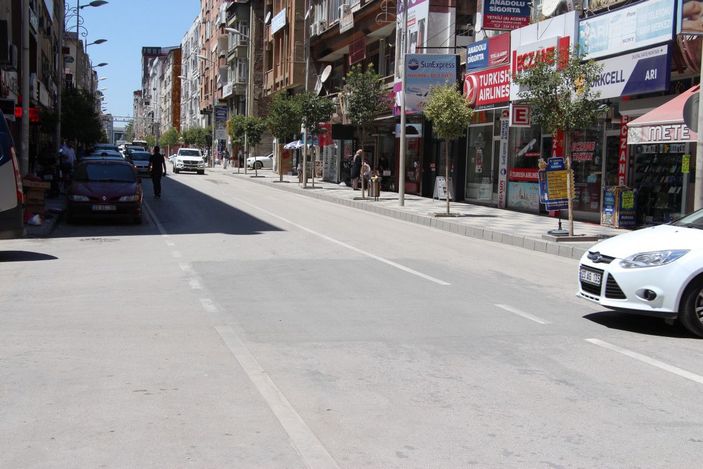 Elazığ'da hava sıcaklığı 39 dereceyi gördü, cadde ve sokaklar boş kaldı -5