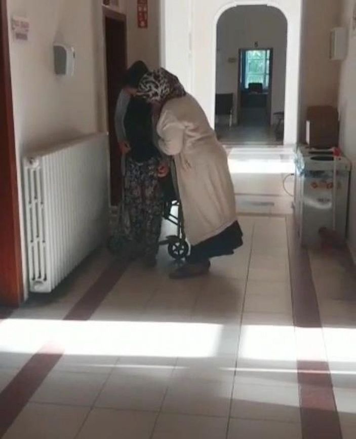 d 'Engelliyim' diyen dilenci, Zabıta Müdürlüğü'nde ayağa kalktı -6