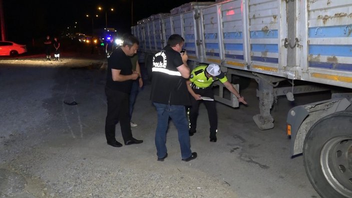 Bursa'da 'U' dönüşü yapan tırla otomobil çarpıştı: 2 ölü, 2 ağır yaralı