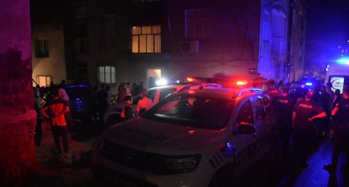 Kavgaya müdahale eden polis memuru balkondan düşüp yaralandı -3