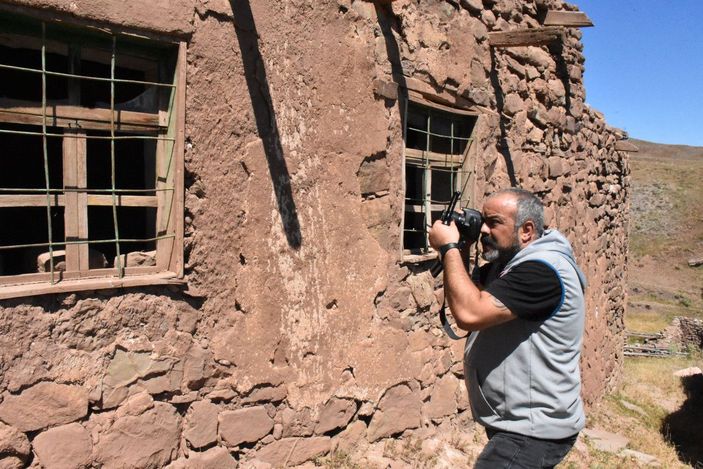 42 yıl önce terk edilen 'gizemli köy'de defineci talanı -10