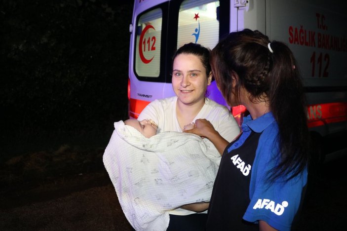 Edirne’de şiddetli yağış nedeniyle mahsur kalan bebeği AFAD kurtardı -1