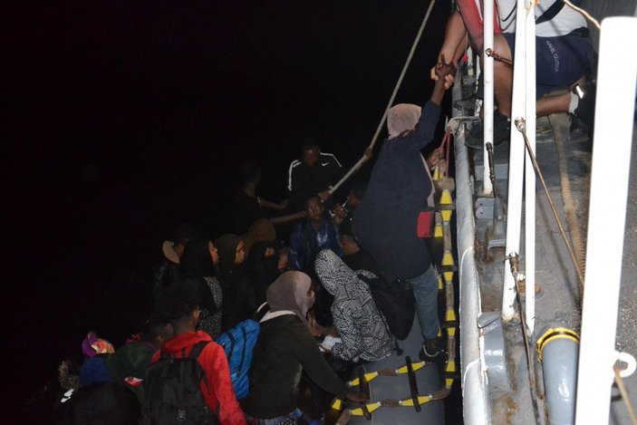 İzmir'de 138 kaçak göçmen kurtarıldı, 45 kaçak göçmen yakalandı -2