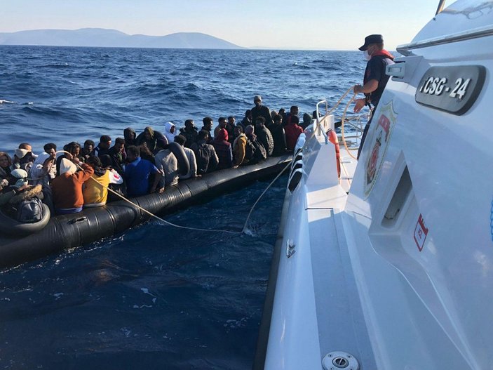 İzmir'de 138 kaçak göçmen kurtarıldı, 45 kaçak göçmen yakalandı -3