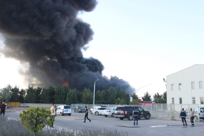 Konya’da boya fabrikasında büyük çaplı yangın -3