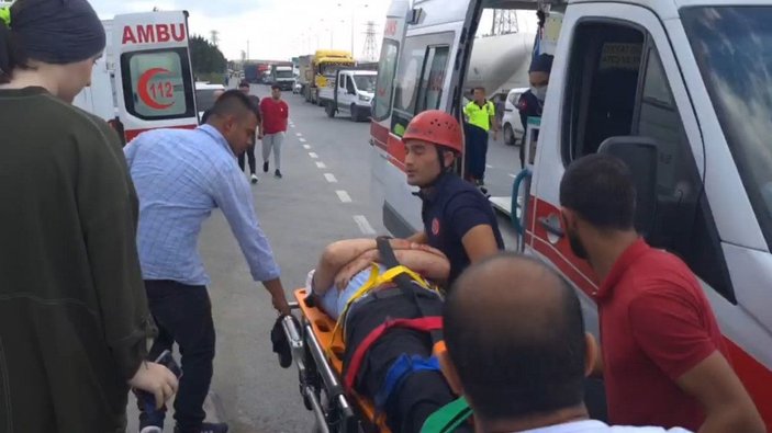 Arnavutköy'de kamyondaki demirler İETT otobüsüne düştü; Çok sayıda yaralı var (1) -6