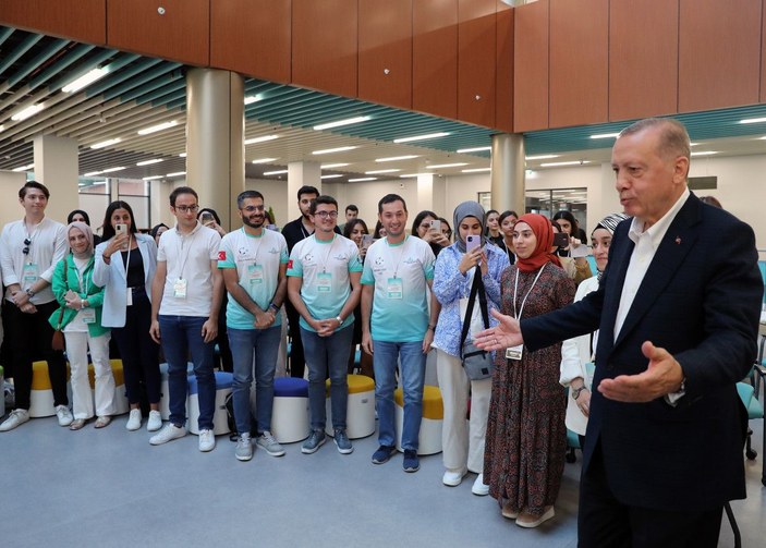 Cumhurbaşkanı Erdoğan gençlerle bir araya geldi -1