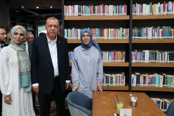 /fotoğraflar// Cumhurbaşkanı Erdoğan Nevmekan Sahil’de öğrencilerle sohbet etti -7