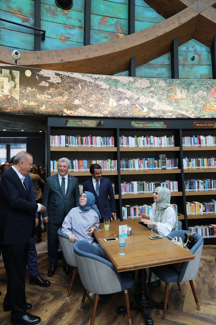 /fotoğraflar// Cumhurbaşkanı Erdoğan Nevmekan Sahil’de öğrencilerle sohbet etti -8