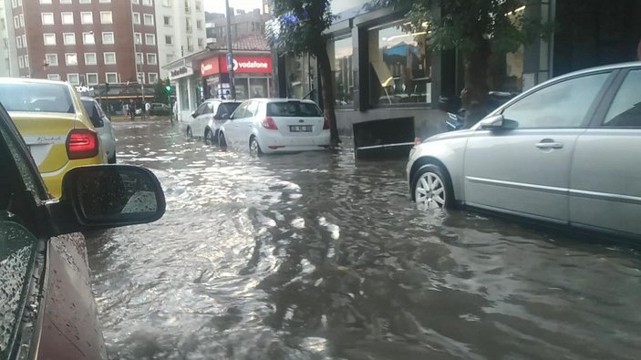 Eskişehir'de sağanak; cadde ve sokaklar suyla doldu -4