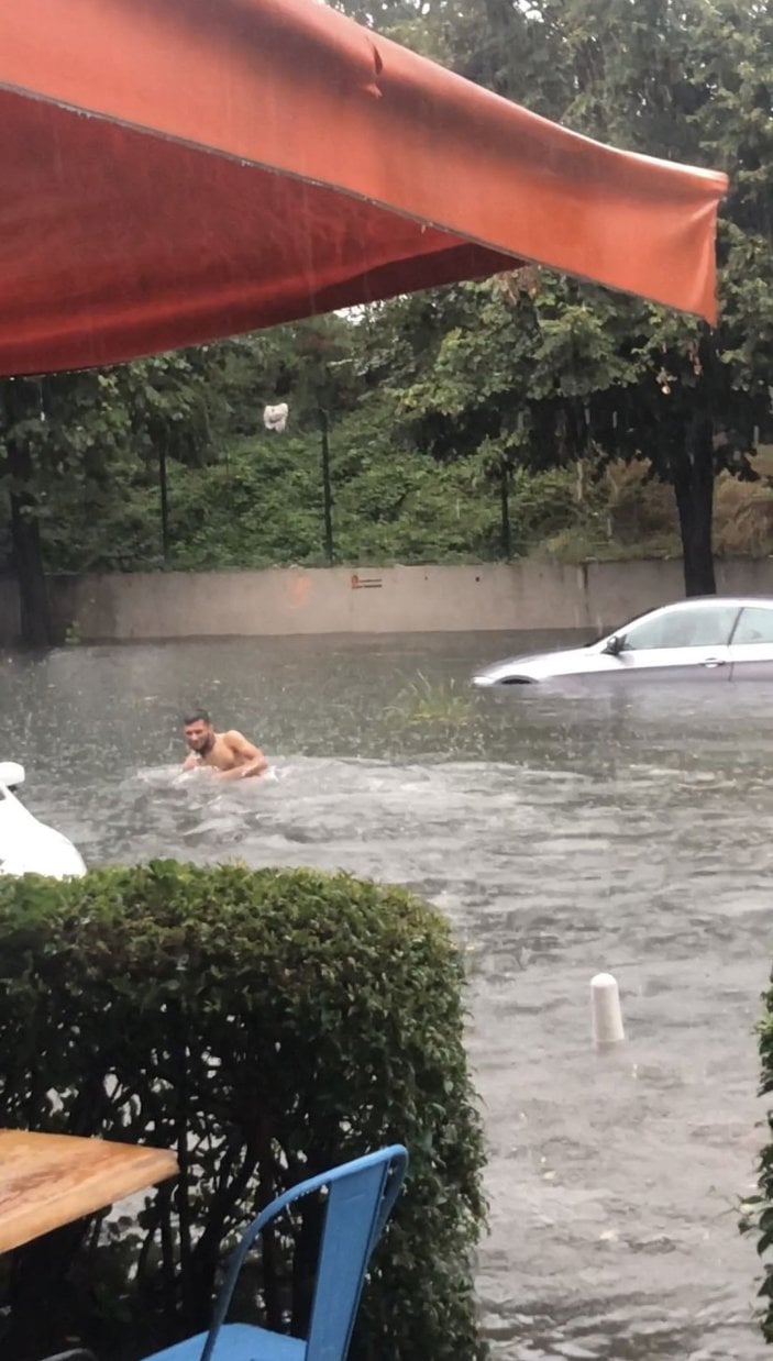 İstanbul’da güldüren sel manzaraları kamerada -3