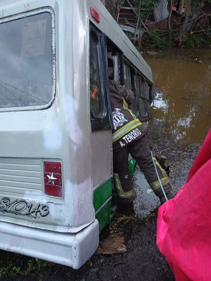 Meksika’da minibüs su kanalına düştü: 7 yaralı -4