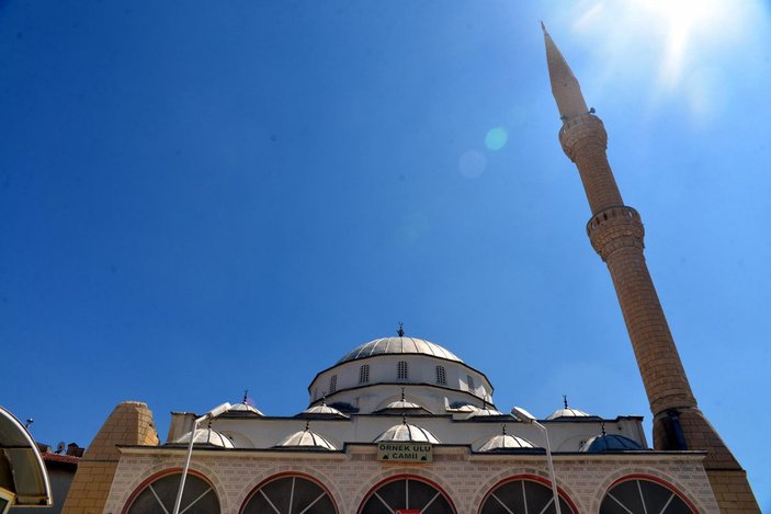 Ankara'da minarenin üzerine devrildiği binadaki 6 daire de hasar görmüş -2