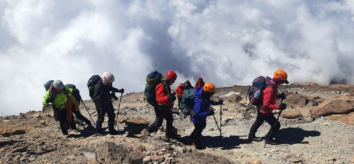 Bursalı dağcılar, Asya'nın en yüksek noktasında Türk bayrağı açtı -2