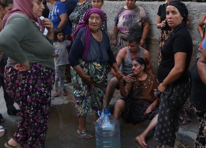 Antalya'da yangında mahsur kalan çifti ve torunlarını komşuları kurtardı -6