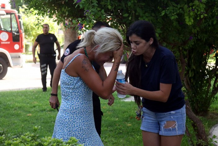 Antalya’da yangın: Genç kız ile 2 kedisi sepetli merdivenle kurtarıldı