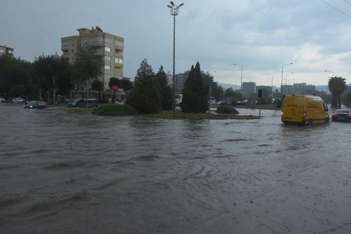 İzmir'de sağanak etkili oldu -8