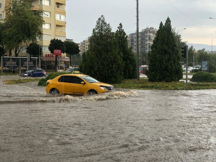 İzmir'de sağanak etkili oldu -7