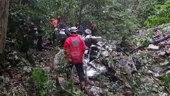 3 işçinin öldüğü kazada, uçuruma düşen kamyonetten son anda atlayıp kurtuldu -2