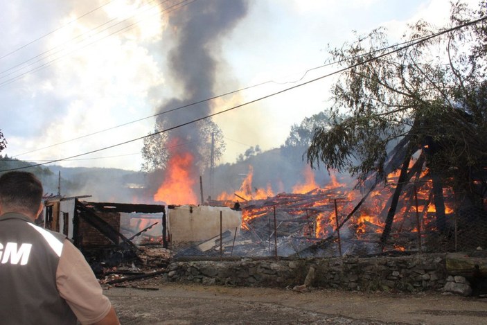Kastamonu'da köyde çıkan yangında 10 ev kül oldu -5