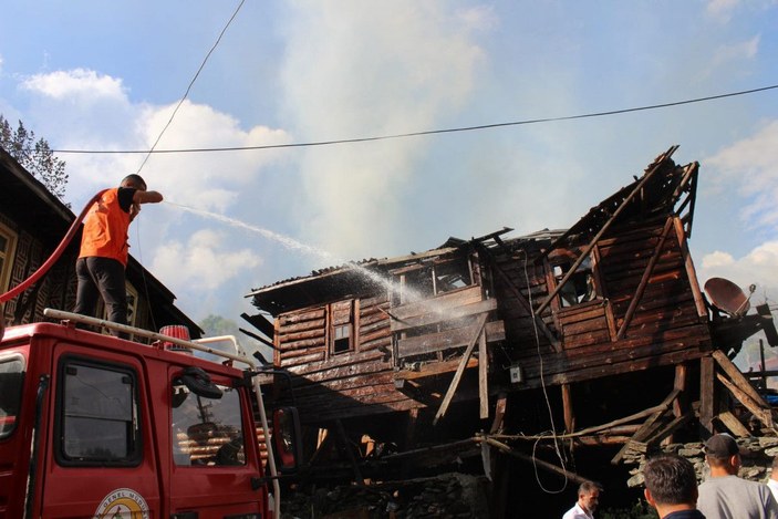 Kastamonu'da köyde çıkan yangında 10 ev kül oldu -4