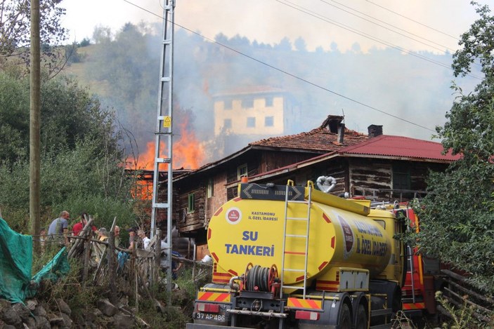 Kastamonu'da köyde çıkan yangında 10 ev kül oldu -6