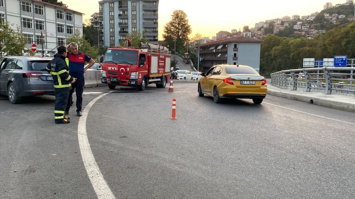 Kontrolden çıkan araç bariyerlere vurarak durabildi: 3 yaralı -4