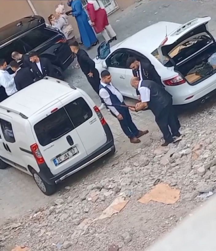 Gelin almaya geldiler çocukların önünde tüfekle havaya ateş ettiler  -3
