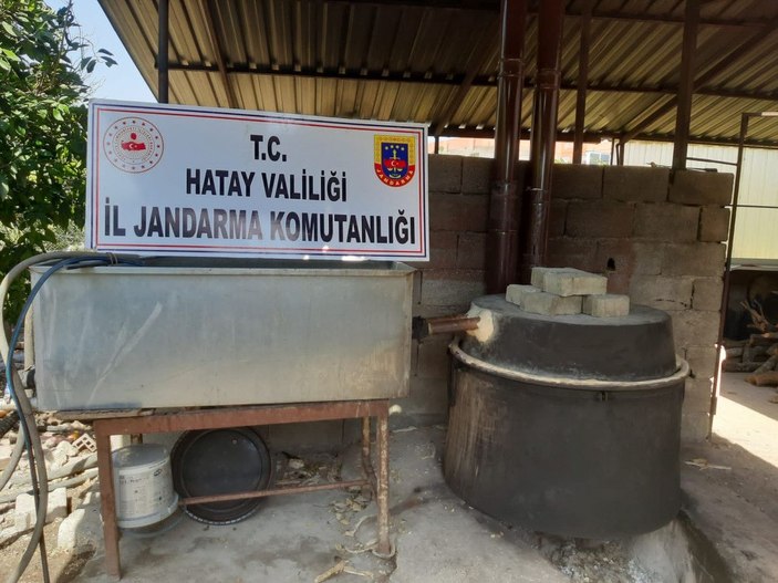Hatay’da 13 bin 350 litre sahte içki ele geçirildi -1