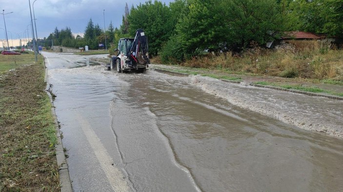 Kütahya'da sağanak; yollar göle döndü, iş yerlerini su bastı -6