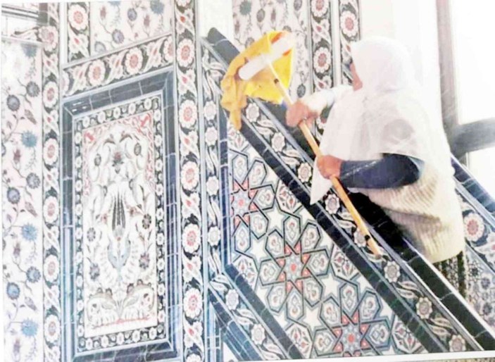 30 ev kadını her hafta bir camiyi temizliyor -1