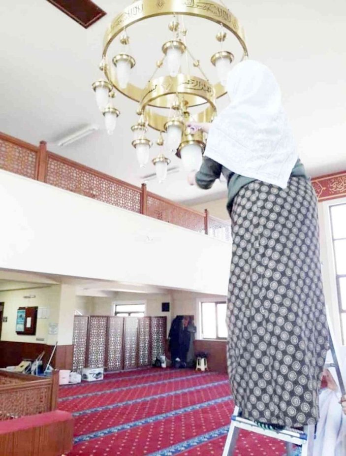 30 ev kadını her hafta bir camiyi temizliyor -4