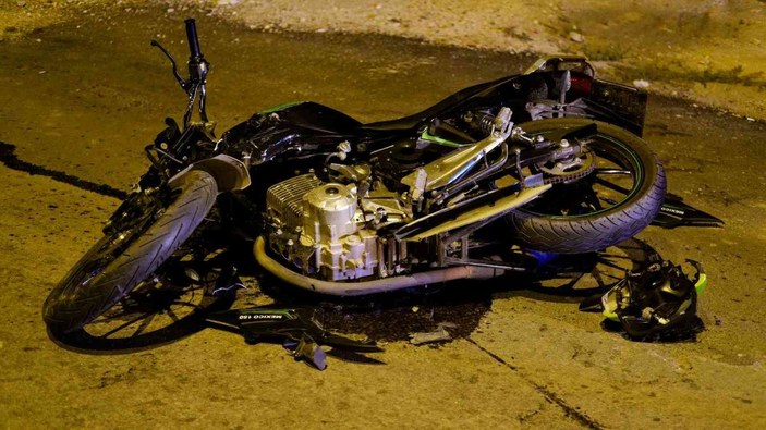 Edirne'de ehliyetsiz sürücü, ﻿uygulamadan kaçarken ters yöne girip kaza yaptı