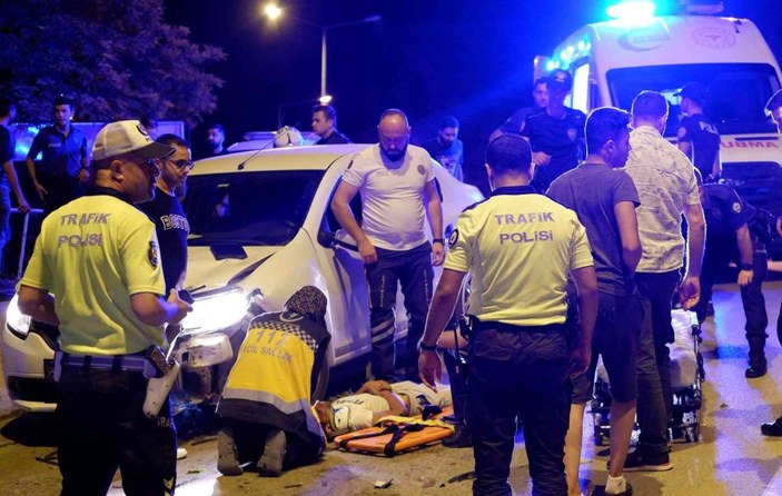 Edirne'de ehliyetsiz sürücü, ﻿uygulamadan kaçarken ters yöne girip kaza yaptı