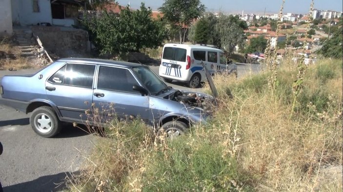 Kırıkkale'de otomobil, ambulansa çarptı: 2'si sağlıkçı 4 yaralı -4