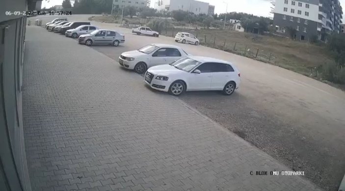 Kadın şoför Tofaş’la yanlayarak kaza yapınca, direksiyona erkek şoför geçerek kaçtılar -7
