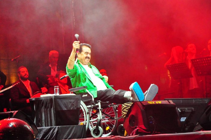 İbrahim Tatlıses, Muğla'nın ardından Manisa'da da tekerlekli sandalyeyle konser verdi -6