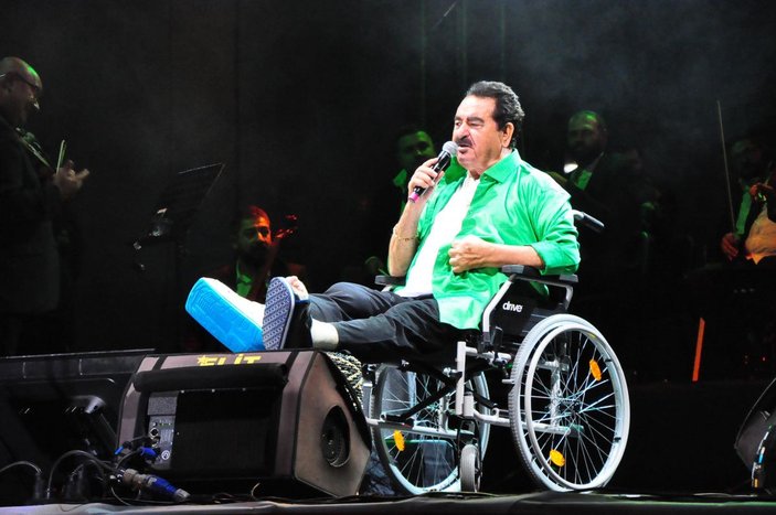 İbrahim Tatlıses, Muğla'nın ardından Manisa'da da tekerlekli sandalyeyle konser verdi -4