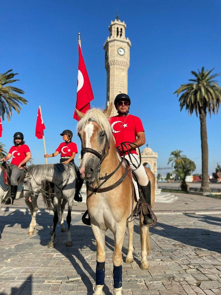 İzmir'de kurtuluşun 100'üncü yılına coşkulu kutlama (3) -1