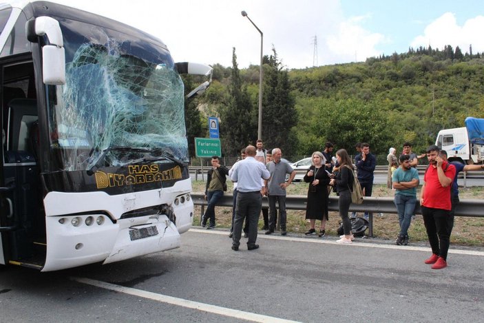 Kocaeli'de TEM'de zincirleme kaza: 1'i çocuk 4 yaralı -2