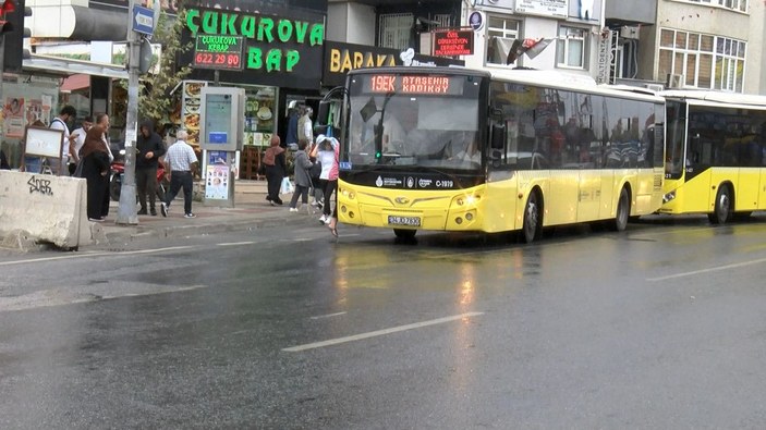 Sancaktepe'de İETT otobüsünden inen yolcuların kavgası kamerada -6