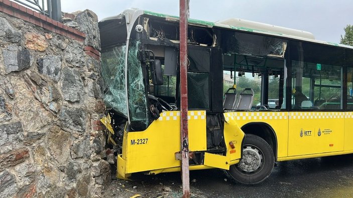 Ümraniye'de İETT otobüsü duvara çarptı: 2 kişi yaralı -1