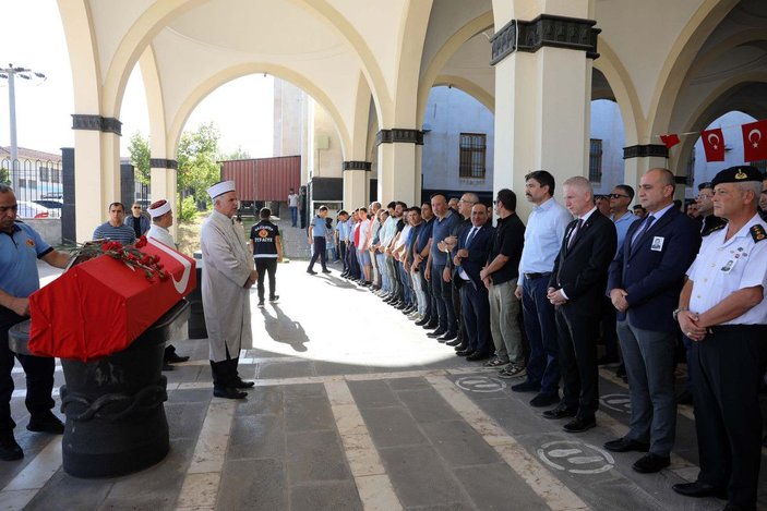 Yangına müdahale sırasında hayatını kaybeden itfaiye eri son yolculuğuna uğurlandı -6