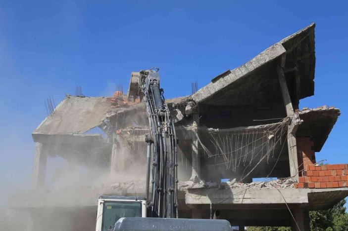 Asrın felaketini yaşayan Gölcük’te 103 metruk bina yıkıldı -2